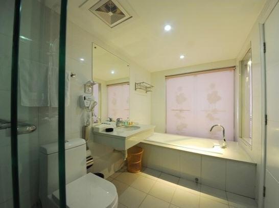 Qianqiao International 4*